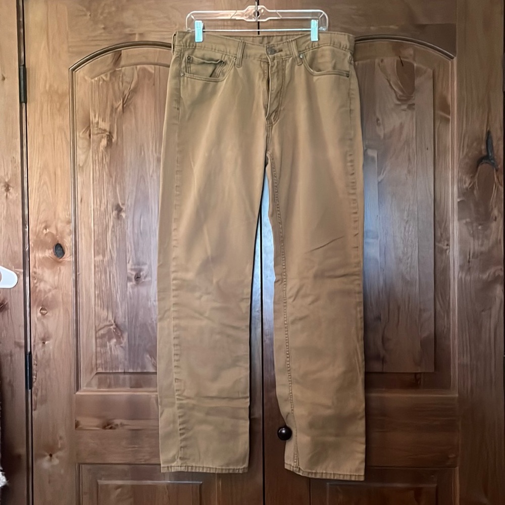 Khaki Levi’s